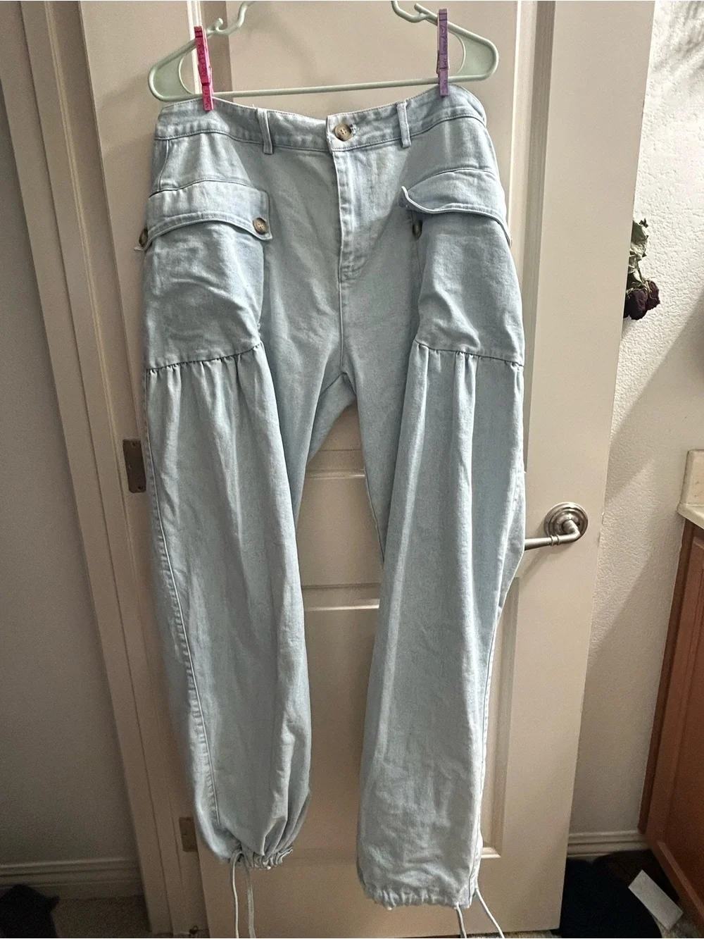 Light Wash Cargo Balloon Jeans - Women